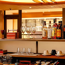 飛騨地酒と前菜を味わえる、2つのプレミアムラウンジ