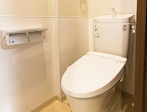 温水洗浄便座付きトイレ